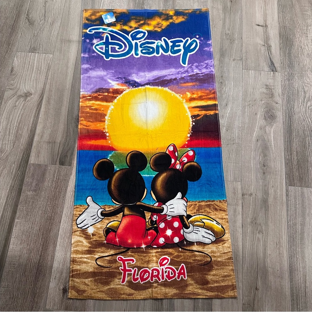Disney Mickey & Minnie Sunset Florida Souvenir Beach Towel NWT